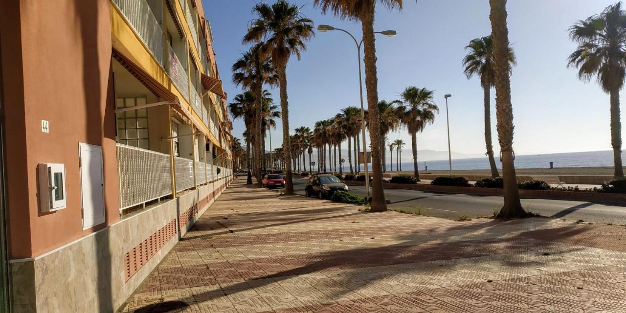Première ligne de mer Roquetas de Mar Extérieur photo