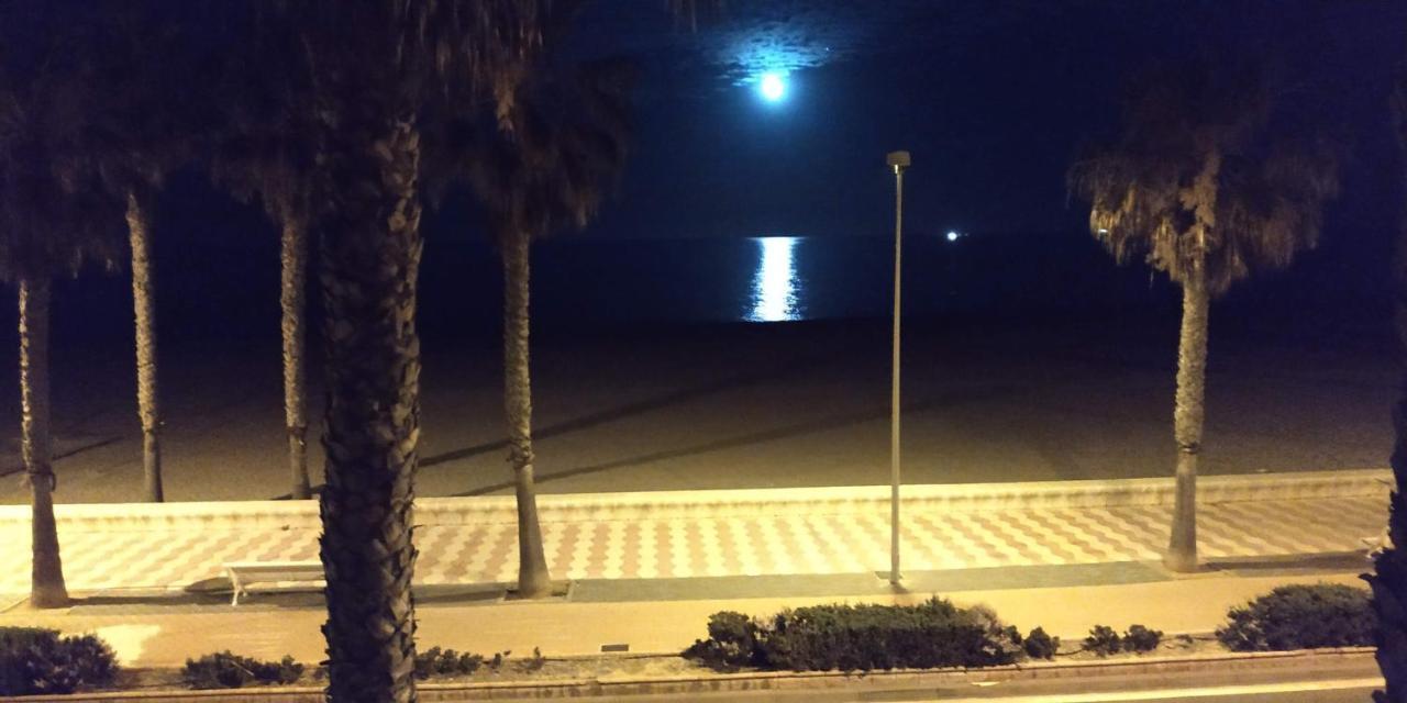 Première ligne de mer Roquetas de Mar Extérieur photo