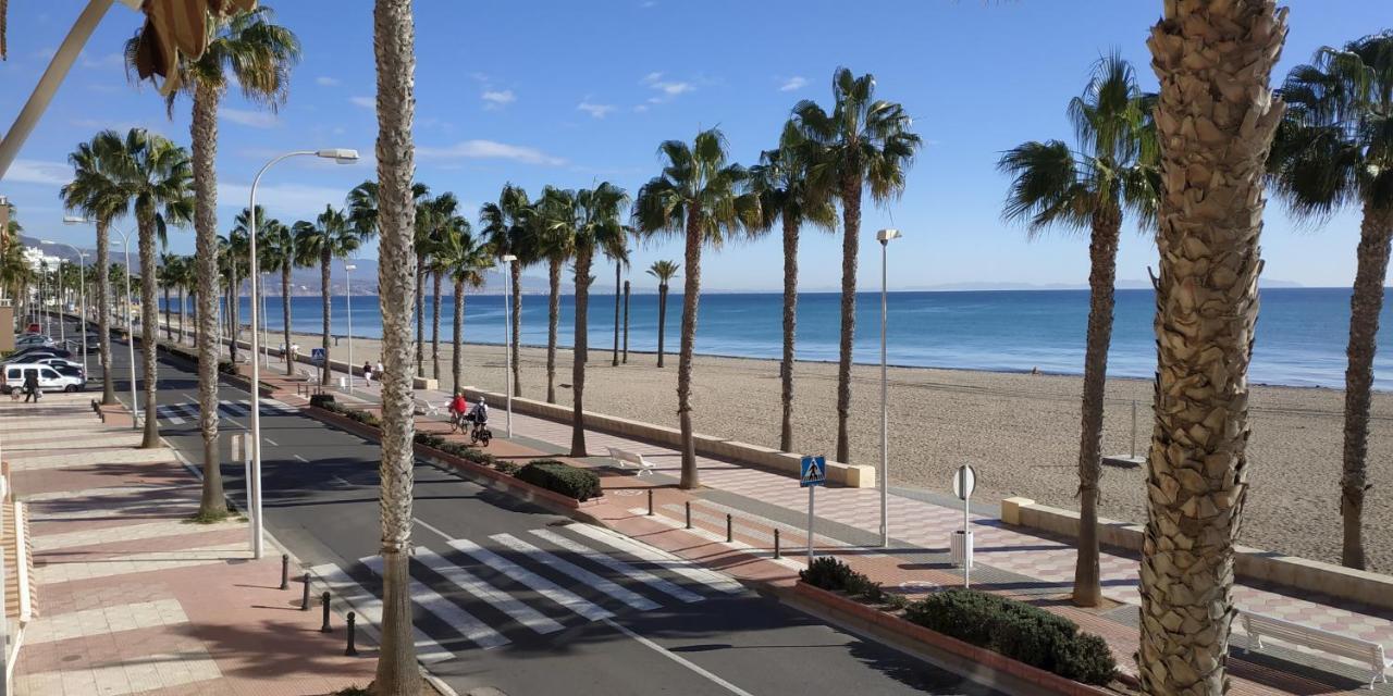 Première ligne de mer Roquetas de Mar Extérieur photo